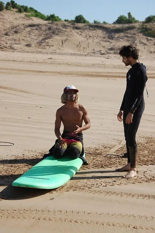 הוסטל אסאוירה Surf And Chill House 0*,